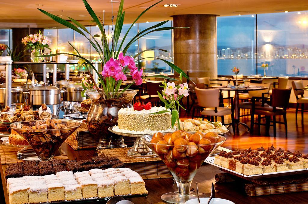 Majestic Palace Hotel Florianópolis Zewnętrze zdjęcie A buffet at a hotel