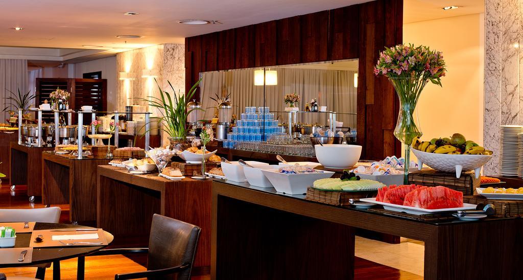 Majestic Palace Hotel Florianópolis Zewnętrze zdjęcie A buffet at a hotel